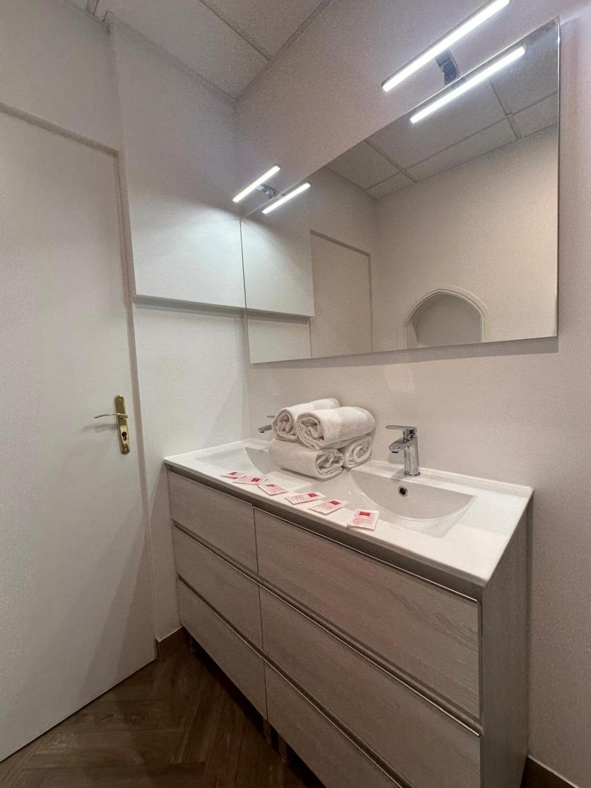 Appartement Du Cloitre 1Er 纳博讷 外观 照片